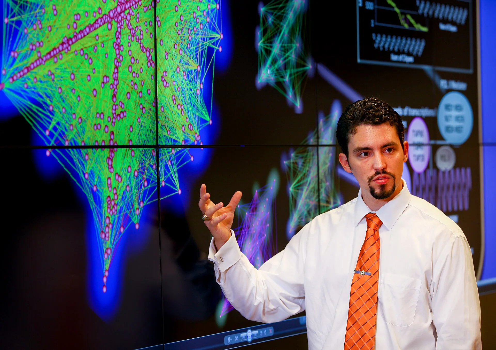 The Transportation Analysis and Visualization Laboratory (TRAVL) provides staff and users the ability to showcase modeling and simulation tools. Managed by ORNL’s Center for Transportation Analysis, TRAVL can be utilized to analyze and visualize large scientific data sets from many diverse applicati