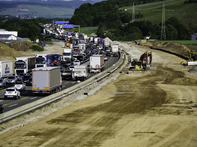traffic jam, construction site, highway, excavator, underground, traffic, road, construction work, guard rail, construction site backlog, vehicles, car, truck, a6, heilbronn, weinsberger kreuz. Measuring backlog and throughput from operational data